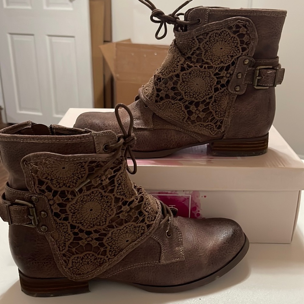 Not yet Rated crunchy crunch ankle boots